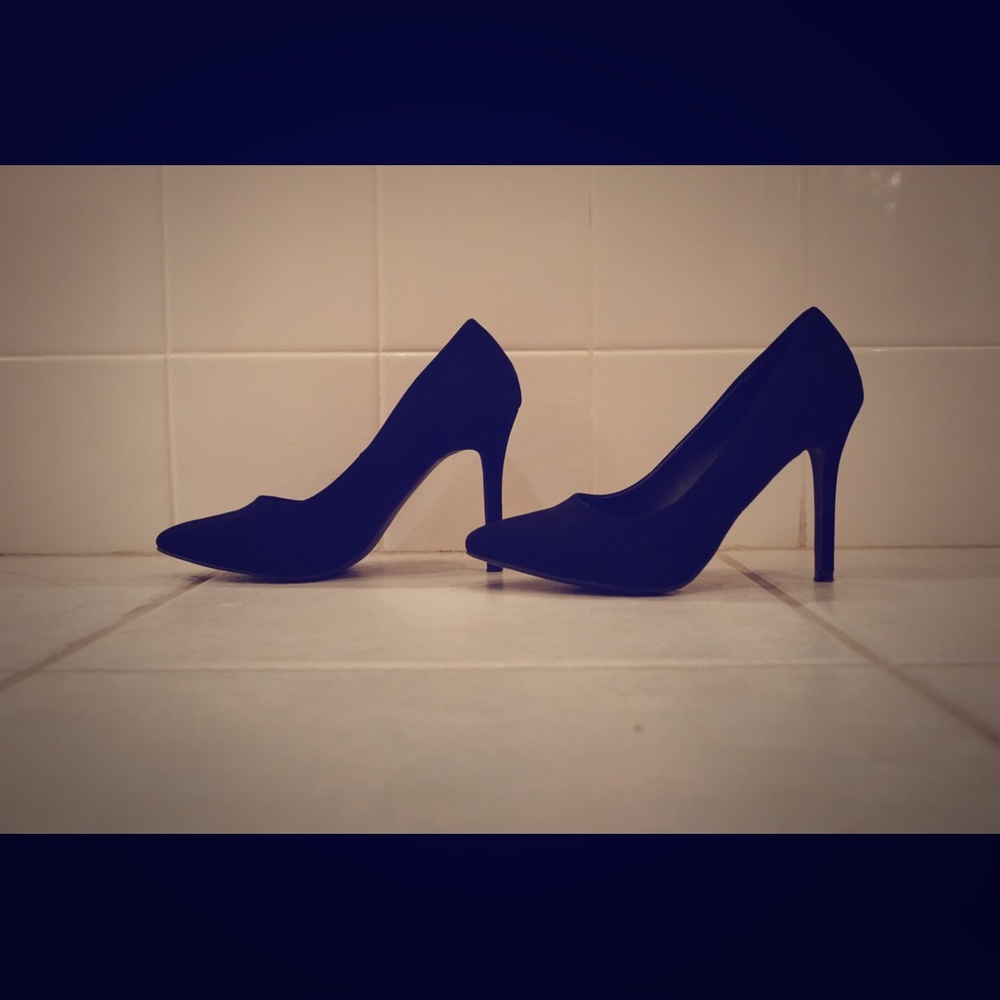 Black classic heels